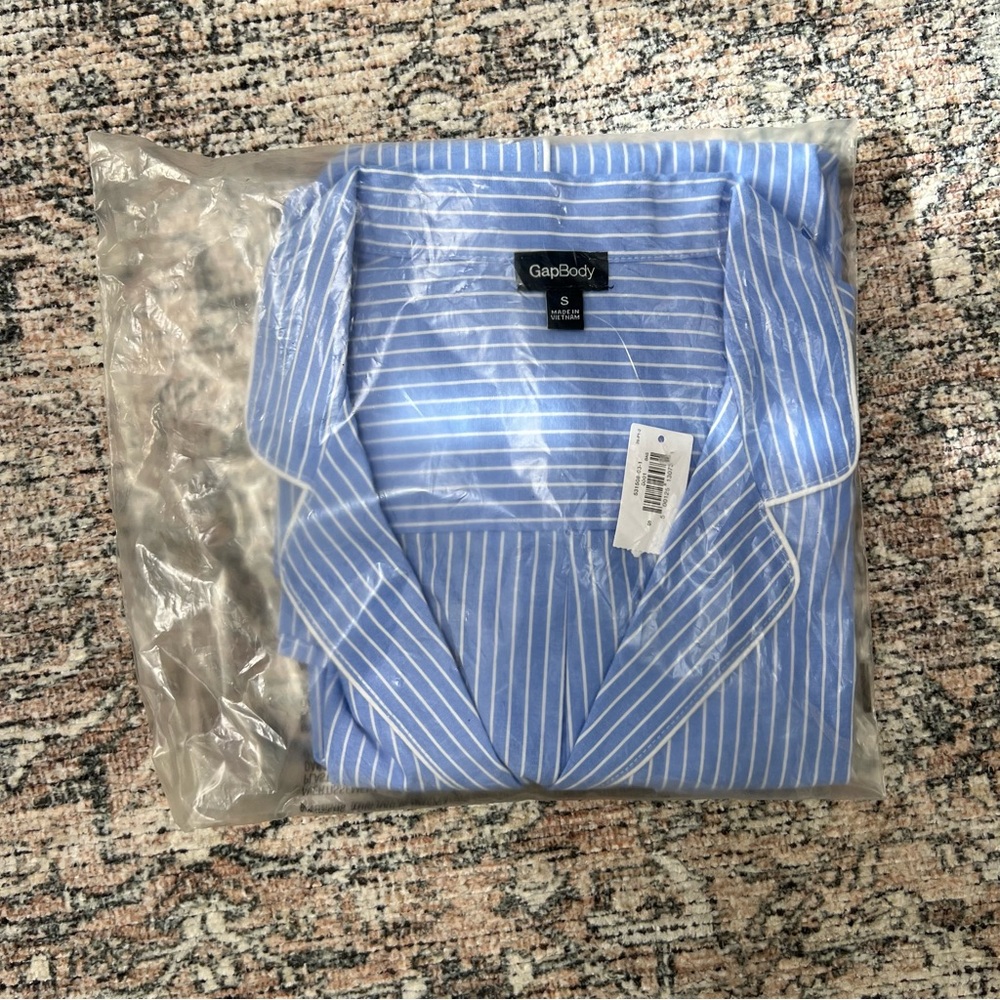 New Gap Pajama Top Women’s Small Poplin 100% cotton Long Sleeve Blue Striped - Picture 6 of 9